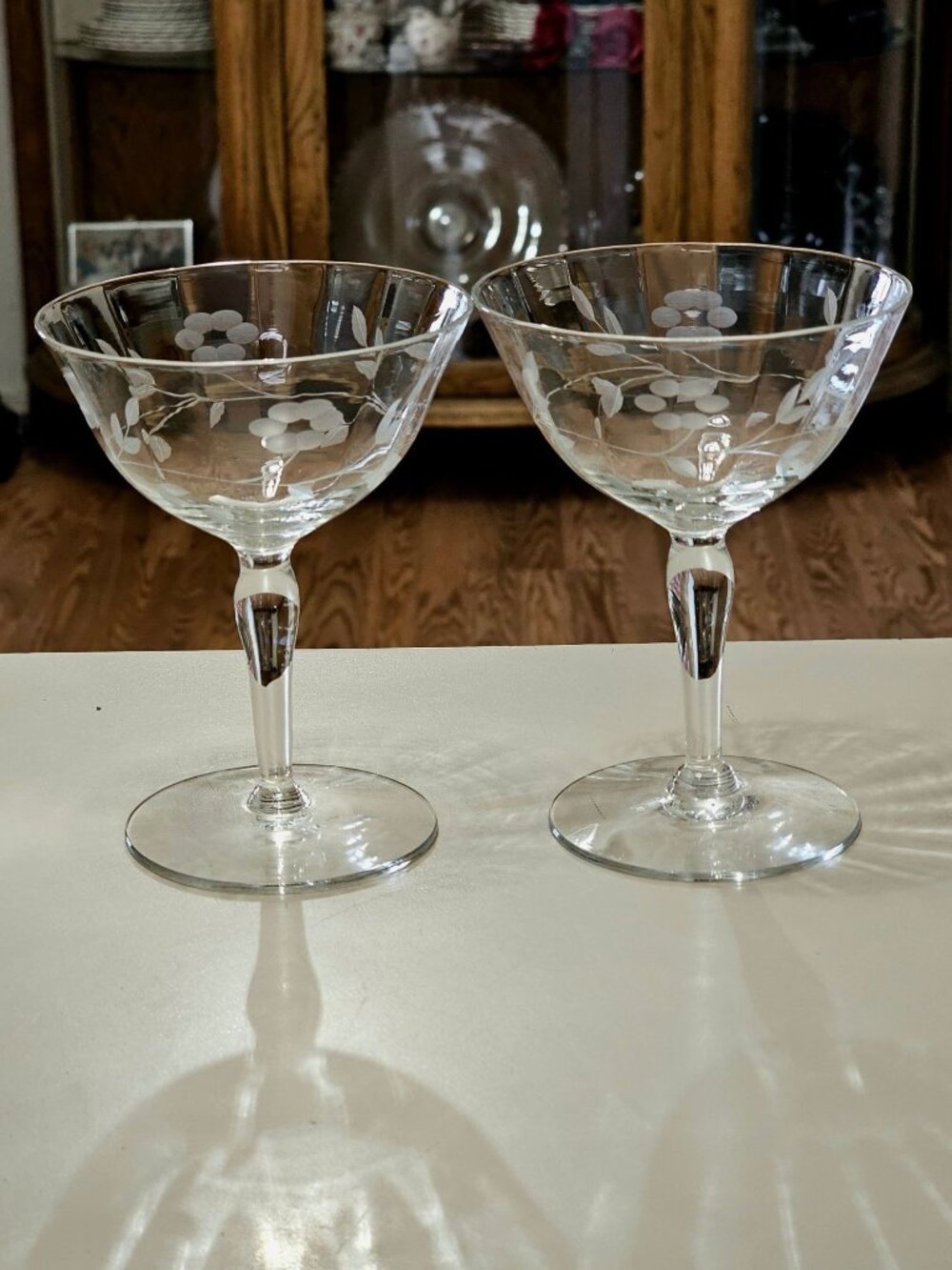 2 Etched Floral Coupe Champagne Cocktail Glasses Elegant Barware Retro Stemware